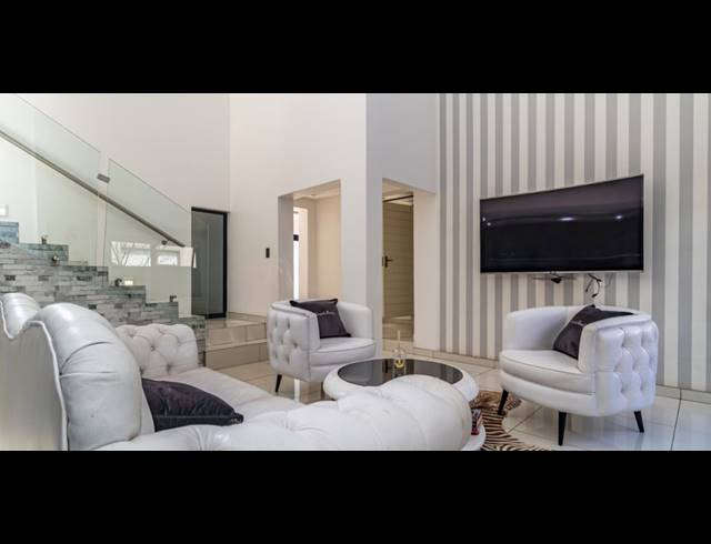 4 BEDROOM HOUSE FOR SALE IN GLEN ERASMIA